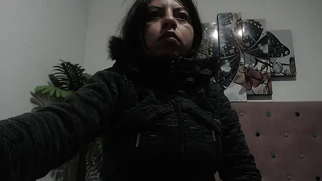 Snapshot of CarolineBrunx chatting on 5, 3, 2025 CarolineBrunx online show from 5, 3, 2025