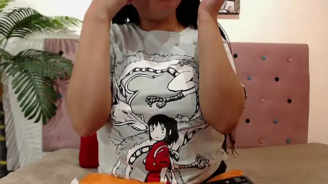 Snapshot of CarolineBrunx chatting on 6, 3, 2025 CarolineBrunx online show from 6, 3, 2025