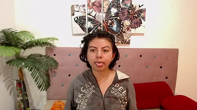Snapshot of CarolineBrunx chatting on 11, 3, 2025 CarolineBrunx online show from 11, 3, 2025