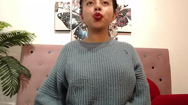 Snapshot of CarolineBrunx chatting on 13, 3, 2025 CarolineBrunx online show from 13, 3, 2025