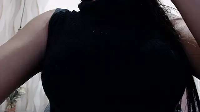 Snapshot of CarolineBrunx chatting on 12, 9, 2025 CarolineBrunx online show from 12, 9, 2025