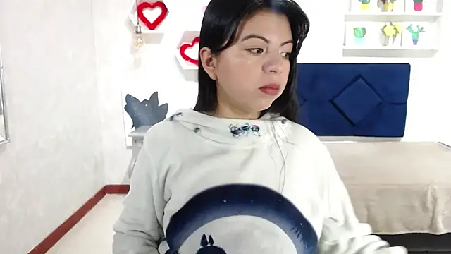 Snapshot of CarolineBrunx chatting on 4, 10, 2025 CarolineBrunx online show from 4, 10, 2025