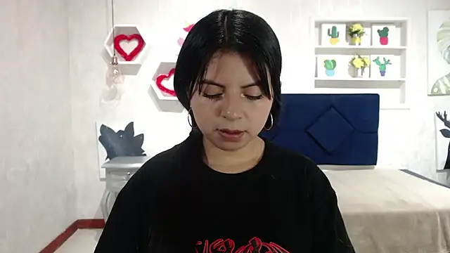 Snapshot of CarolineBrunx chatting on 6, 10, 2025 CarolineBrunx online show from 6, 10, 2025