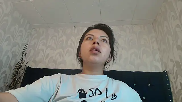 Snapshot of CarolineBrunx chatting on 23, 5, 2026 CarolineBrunx online show from 23, 5, 2026