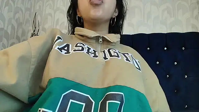 Snapshot of CarolineBrunx chatting on 26, 5, 2026 CarolineBrunx online show from 26, 5, 2026