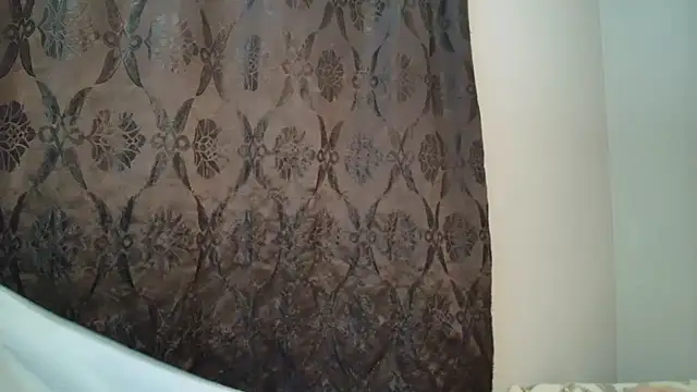 Snapshot of CarolineBrunx chatting on 4, 8, 2026 CarolineBrunx online show from 4, 8, 2026