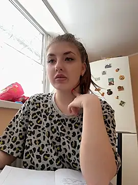 Snapshot of sexyy_girl_ chatting on 16, 12, 2024 sexyy girl  online show from 16, 12, 2024