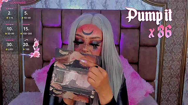 SoffiQueen online show from 16, 10, 2025