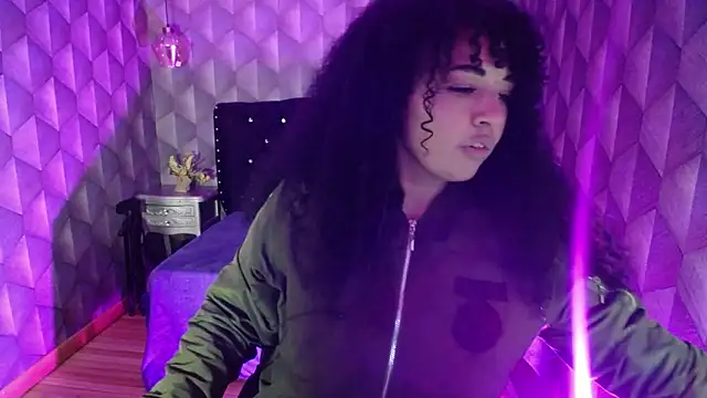 Snapshot of Sofiacowperx chatting on 5, 3, 2025 Sofiacowperx online show from 5, 3, 2025