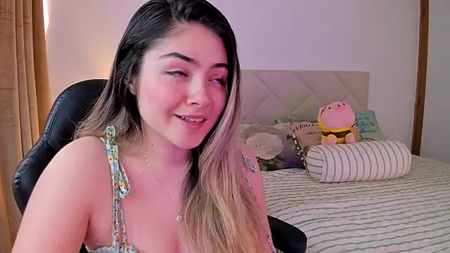 Snapshot of Lau_Bee chatting on 10, 12, 2024 Lau Bee online show from 10, 12, 2024