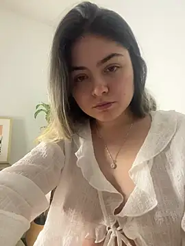 Snapshot of Lau_Bee chatting on 17, 1, 2025 Lau Bee online show from 17, 1, 2025
