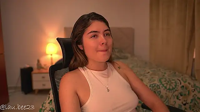 Snapshot of Lau_Bee chatting on 28, 5, 2026 Lau Bee online show from 28, 5, 2026