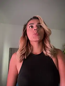 ZoeJohnsoon online show from 5, 3, 2026