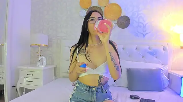 Clarisse28 online show from 8, 1, 2025