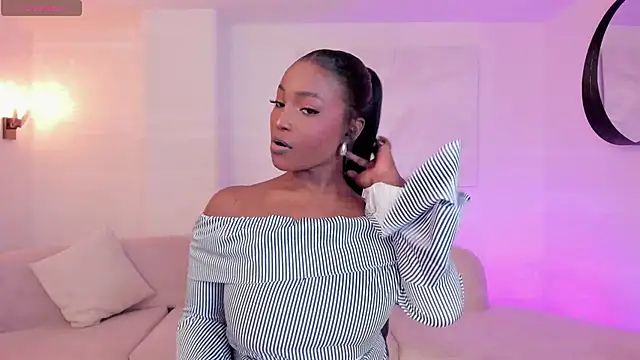 SavannahStorm online show from 5, 12, 2025