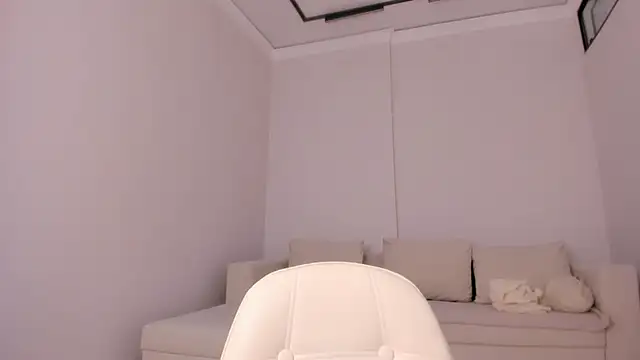 Snapshot of miss_shine chatting on 18, 9, 2025 miss shine online show from 18, 9, 2025