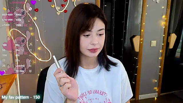 Snapshot of NataliMillers chatting on 8, 10, 2025 NataliMillers online show from 8, 10, 2025