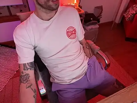 Snapshot of RuffClvb chatting on 13, 11, 2025 RuffClvb online show from 13, 11, 2025