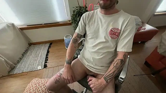 Snapshot of RuffClvb chatting on 4, 2, 2026 RuffClvb online show from 4, 2, 2026