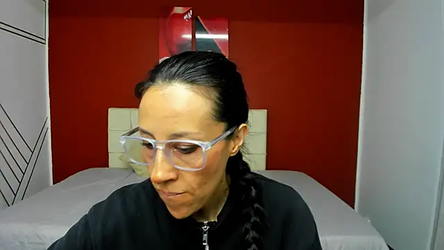 Abrillee1 online show from 20, 12, 2024