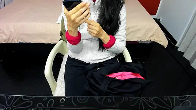 Abrillee1 online show from 4, 1, 2025