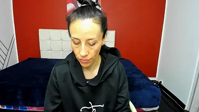 Abrillee1 online show from 12, 1, 2025