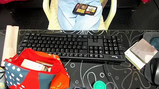 Abrillee1 online show from 1, 2, 2025