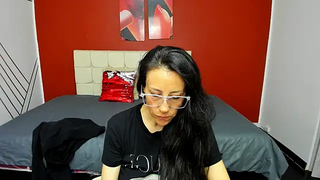 Abrillee1 online show from 8, 2, 2025