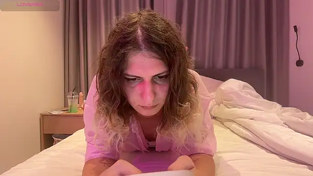 Alice Pinkhead online show from 18, 12, 2025