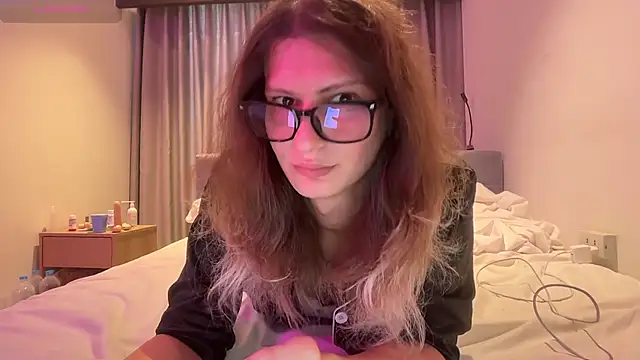 Snapshot of Alice_Pinkhead chatting on 30, 4, 2026 Alice Pinkhead online show from 30, 4, 2026