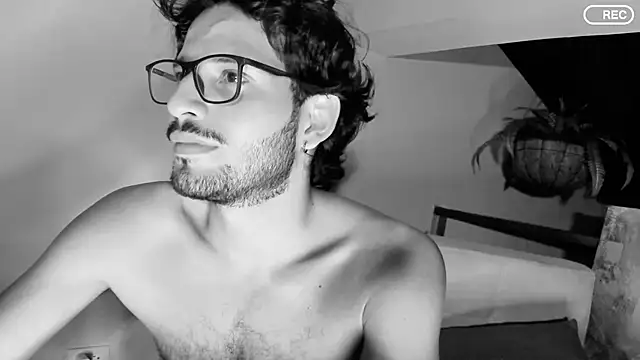 Nicholasrodrii online show from 21, 3, 2025