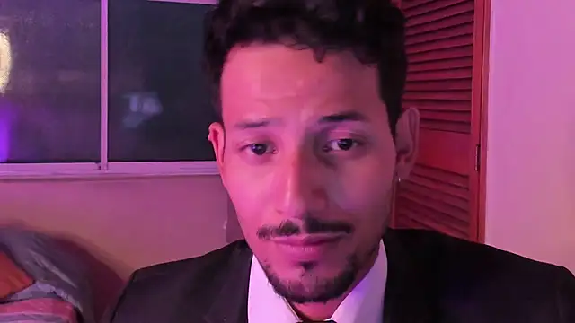 Nicholasrodrii online show from 6, 2, 2026