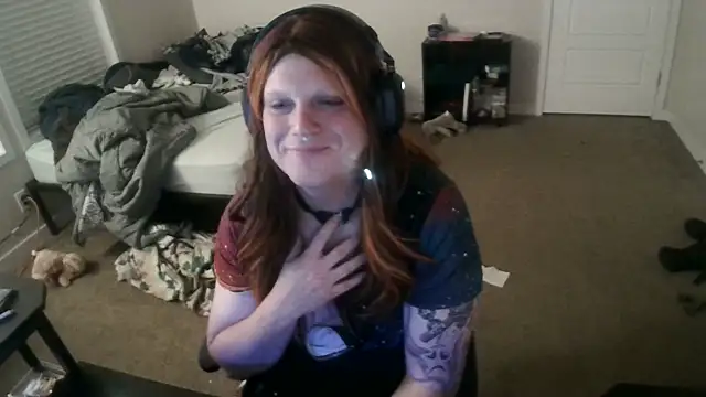 Snapshot of EmberLee chatting on 18, 2, 2025 EmberLee online show from 18, 2, 2025