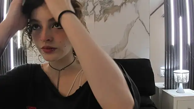 Snapshot of EvaHalsey chatting on 10, 9, 2025 EvaHalsey online show from 10, 9, 2025