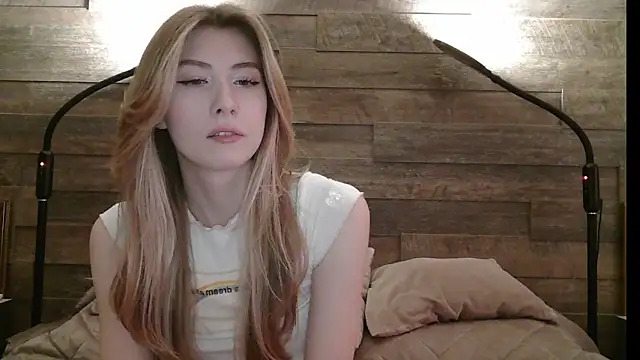 ErikaShyy online show from 12, 3, 2025