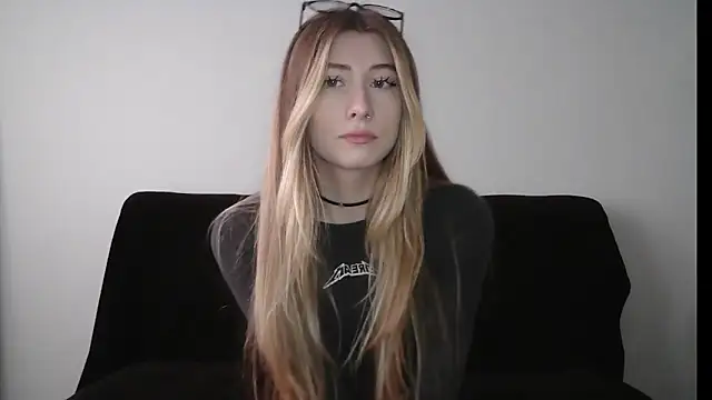 ErikaShyy online show from 2, 10, 2025