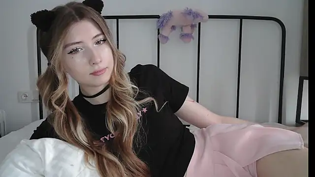 Snapshot of ErikaShyy chatting on 6, 7, 2026 ErikaShyy online show from 6, 7, 2026