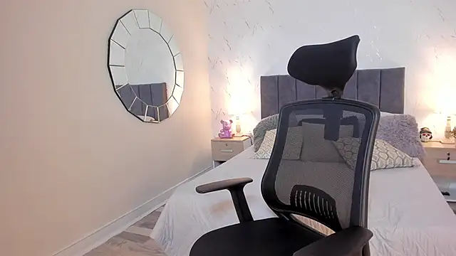 CyntiaAdams online show from 13, 9, 2025