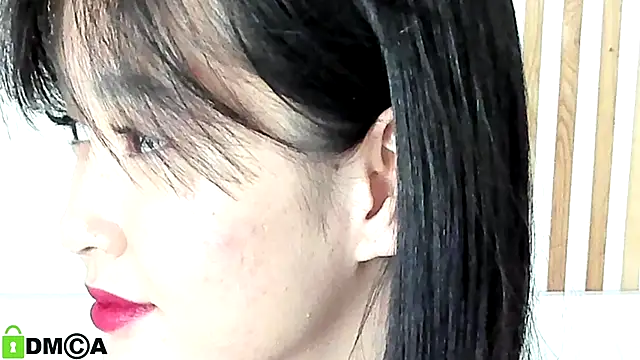 Snapshot of Lola_Peach chatting on 8, 12, 2024 Lola Peach online show from 8, 12, 2024