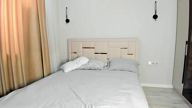 Lola Peach online show from 28, 2, 2026