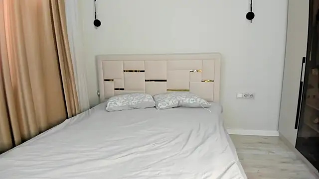 Lola Peach online show from 30, 3, 2026