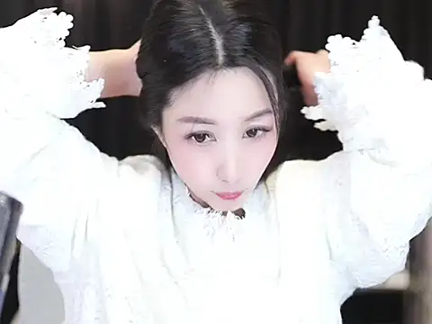 Snapshot of Nuyoah-77 chatting on 4, 2, 2025 Nuyoah-77 online show from 4, 2, 2025