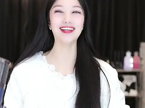 Snapshot of Nuyoah-77 chatting on 6, 2, 2025 Nuyoah-77 online show from 6, 2, 2025
