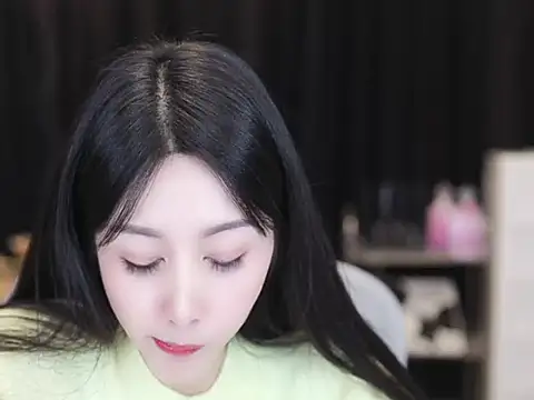 Nuyoah-77 online show from 4, 11, 2025