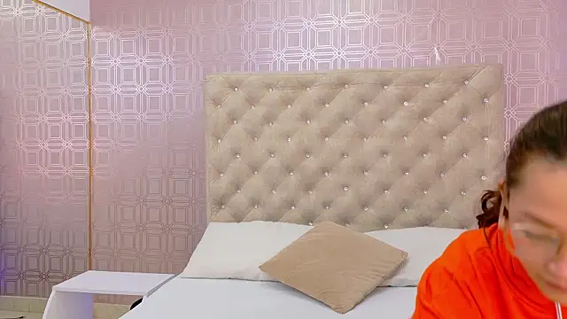 SaaraBrown online show from 9, 11, 2025