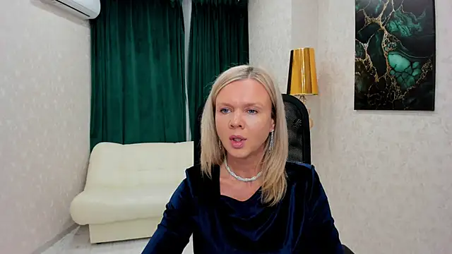 AgathaKlouin online show from 18, 2, 2025