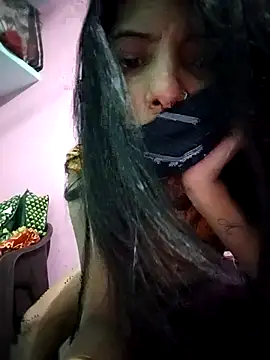 Snapshot of Hotty-Divya chatting on 6, 11, 2025 Hotty-Divya online show from 6, 11, 2025