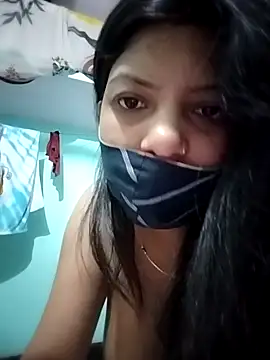 Snapshot of Hotty-Divya chatting on 5, 4, 2026 Hotty-Divya online show from 5, 4, 2026