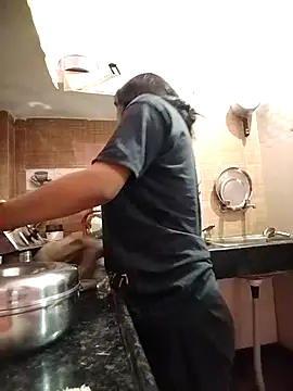 Snapshot of Hotty-Divya chatting on 6, 4, 2026 Hotty-Divya online show from 6, 4, 2026