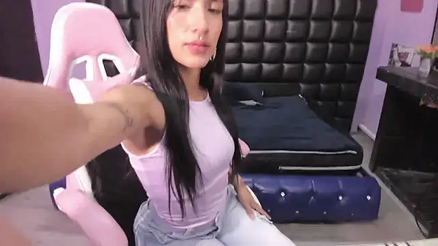 Avi Thomsonn online show from 6, 11, 2025